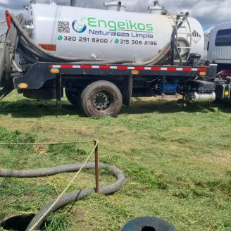 succion de pozo septico camion de vacio